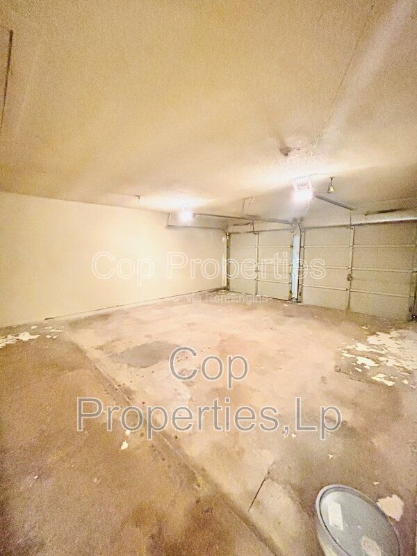 Building Photo - 14810 Ridge Hill Dr