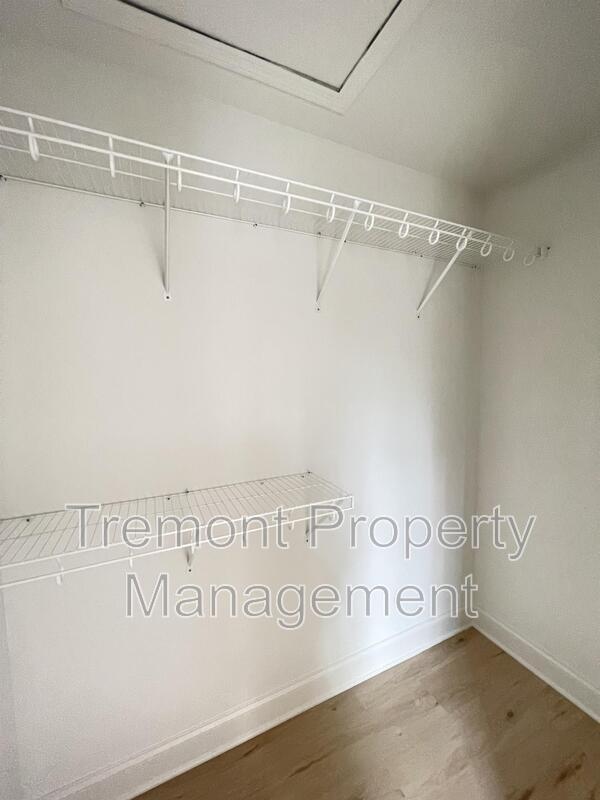 Building Photo - 322 W 41st St