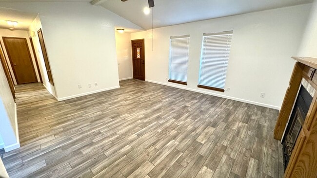 Building Photo - Comfortable & Convenient Living on Nightin...