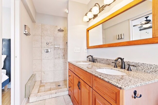 Building Photo - Luxury Midtown Private Retreat!