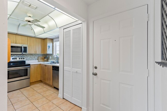 Building Photo - Fully Furnished Long Term Rental