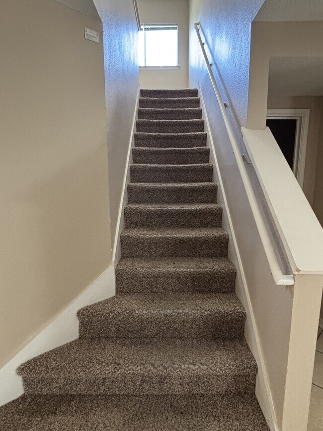 Building Photo - 5850 Spring Pebble