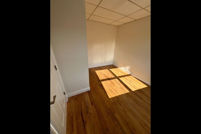 Building Photo - 308 Maple Ave