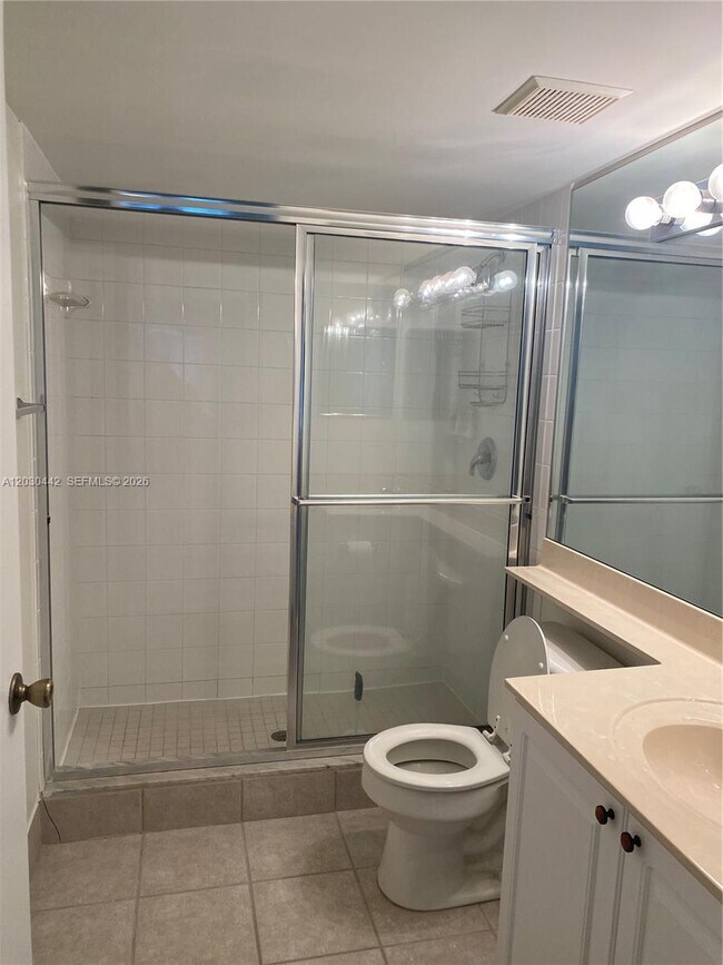 Building Photo - 300 Crestwood Ct N