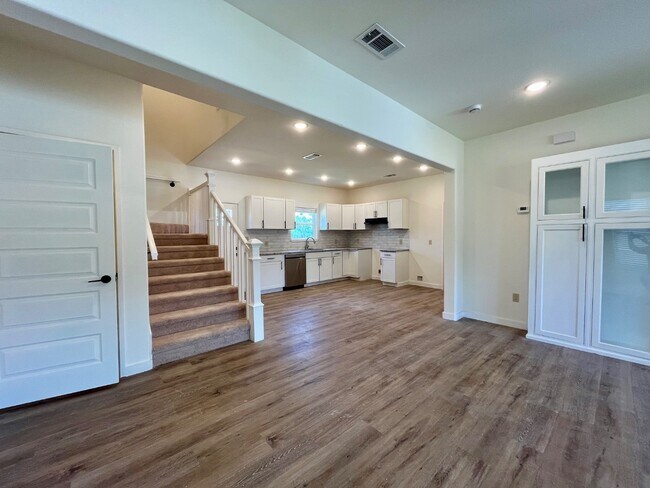 Building Photo - 5122 Bonnell Ave
