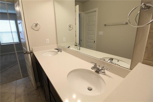 Building Photo - 2028 Arendale Dr