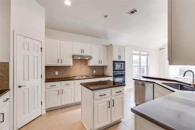 Building Photo - 15524 Belfin Dr