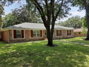 Building Photo - 1608 Amherst Dr
