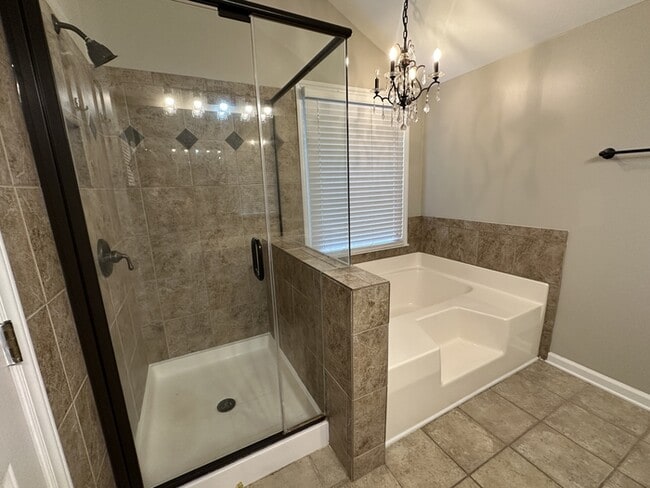 Building Photo - Stunning 4 bedroom 2.5 Bath in Cameron Woods!