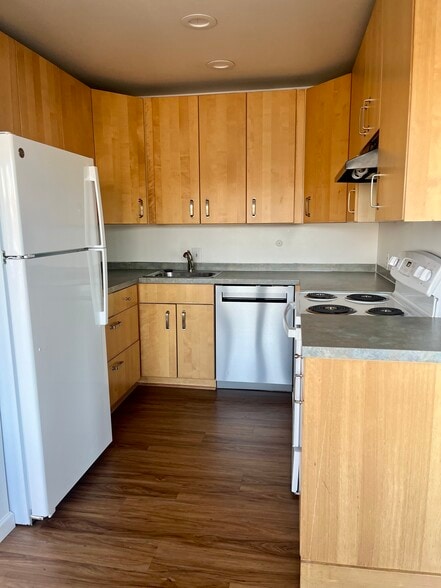 Building Photo - 3136 Portage Bay Plz E