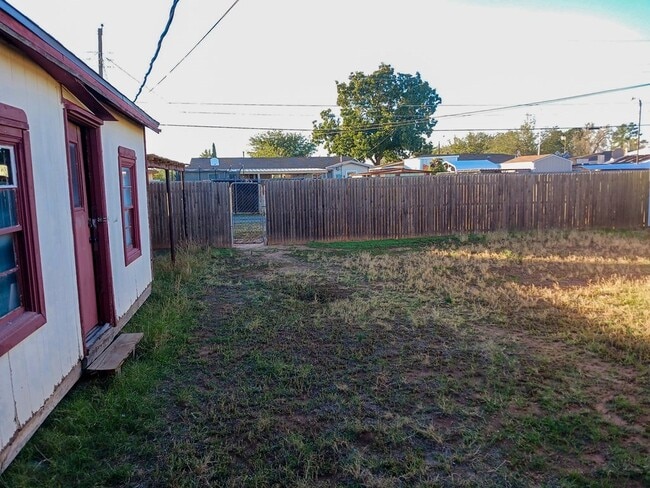 Building Photo - 1208 E 56th St