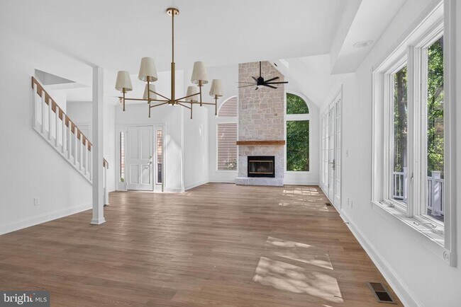 Building Photo - 221 Spring Race Ct