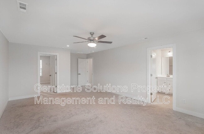 Building Photo - 3301 Somerset Ln