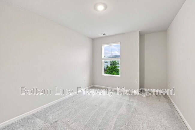 Building Photo - 2312 Kasota Ln