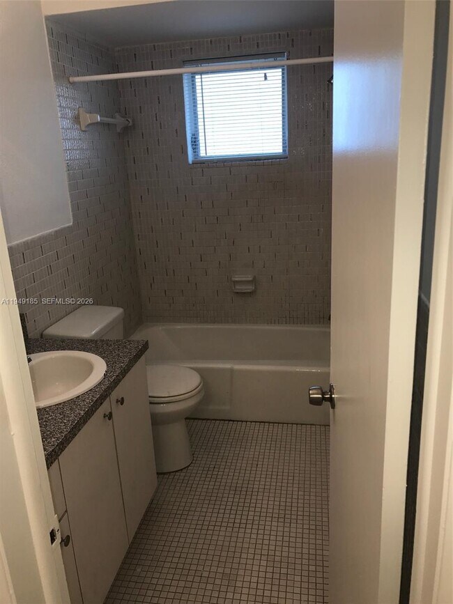 Building Photo - 2612 Johnson St