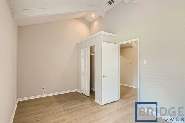 Building Photo - 306 Trailridge Dr