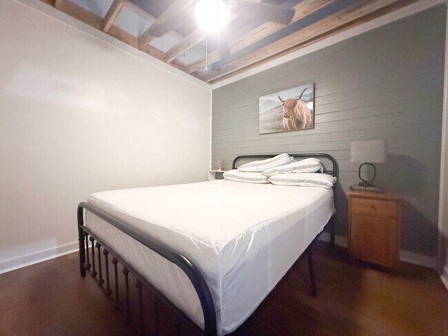 Building Photo - 209 S Church St