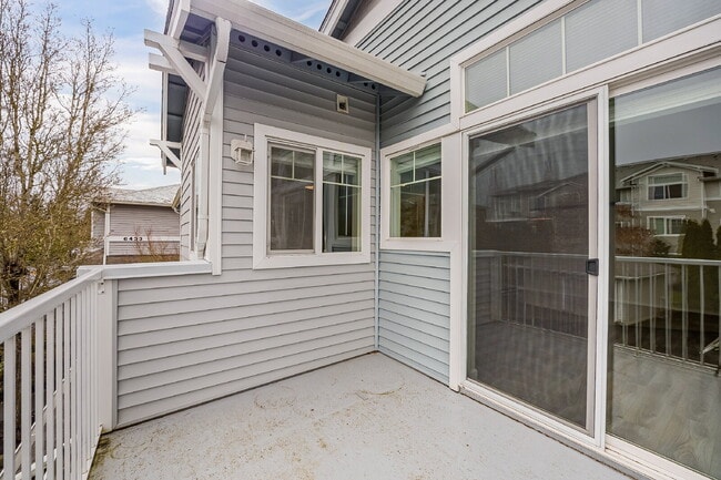 Building Photo - Looking for a place to call home, look no further.  Move-in ready, call and schedule a showing.