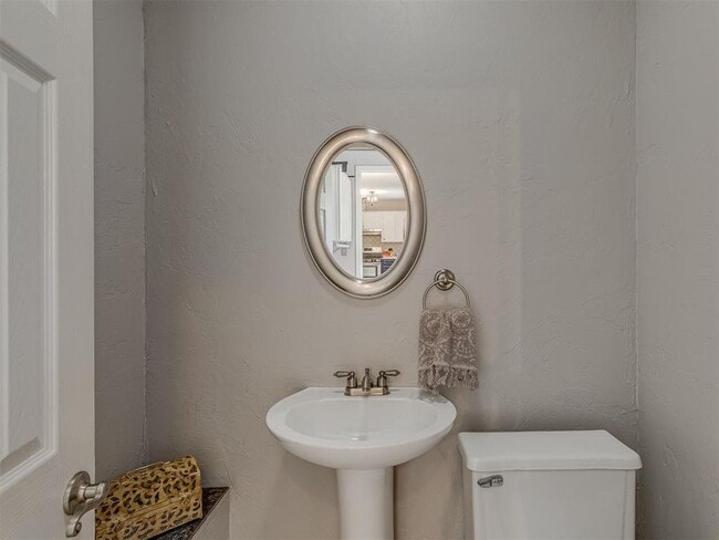 Building Photo - 300 N Fretz Ave