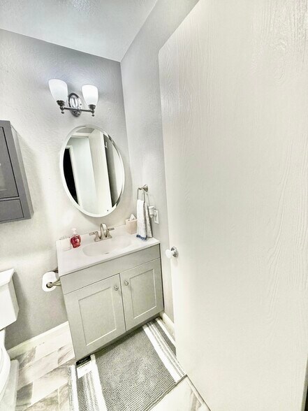 Building Photo - 1072 Maywood Ln