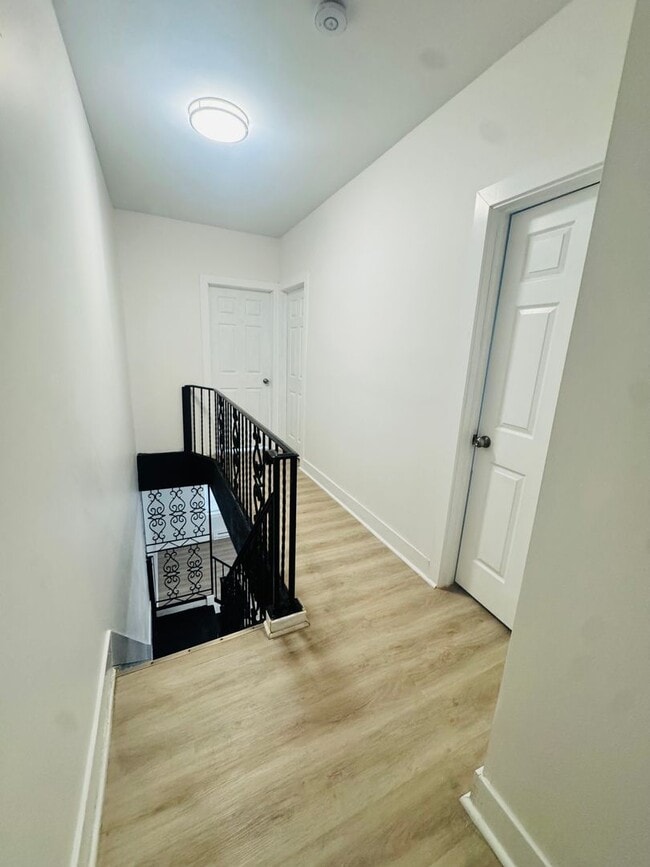 Building Photo - Beautiful 3b/1.5bth House ! Section 8 Only