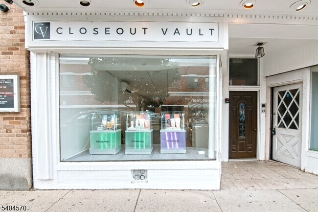 Building Photo - 220 E Broad St