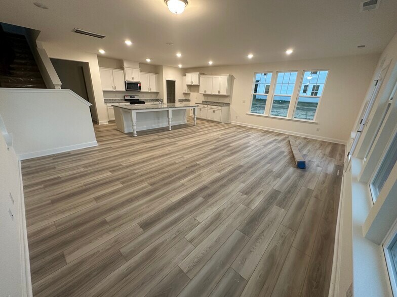 Building Photo - 38 Nailsworth St