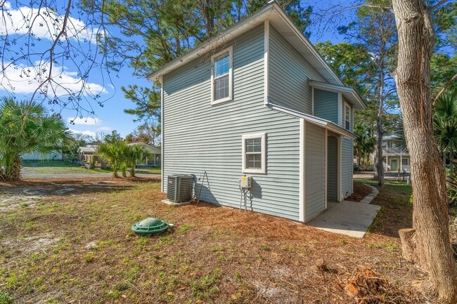 Building Photo - 10 Porpoise St
