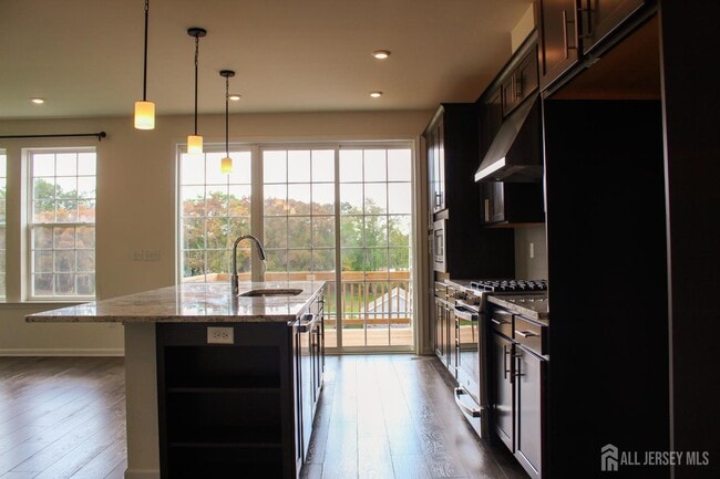 Building Photo - 601 Charleston Dr