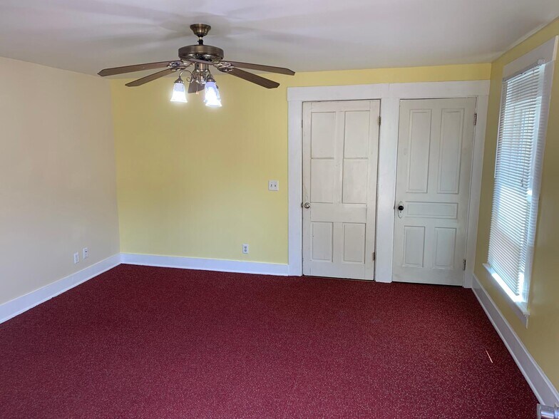 Building Photo - 2415 Vine St