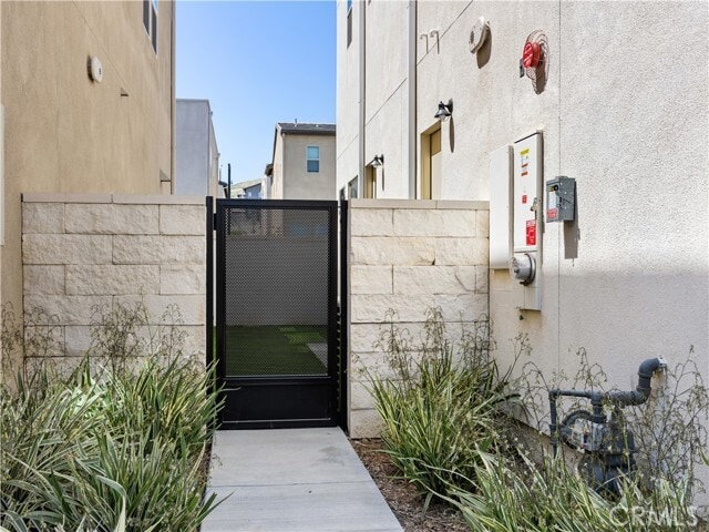 Building Photo - 27448 Pioneer Ct