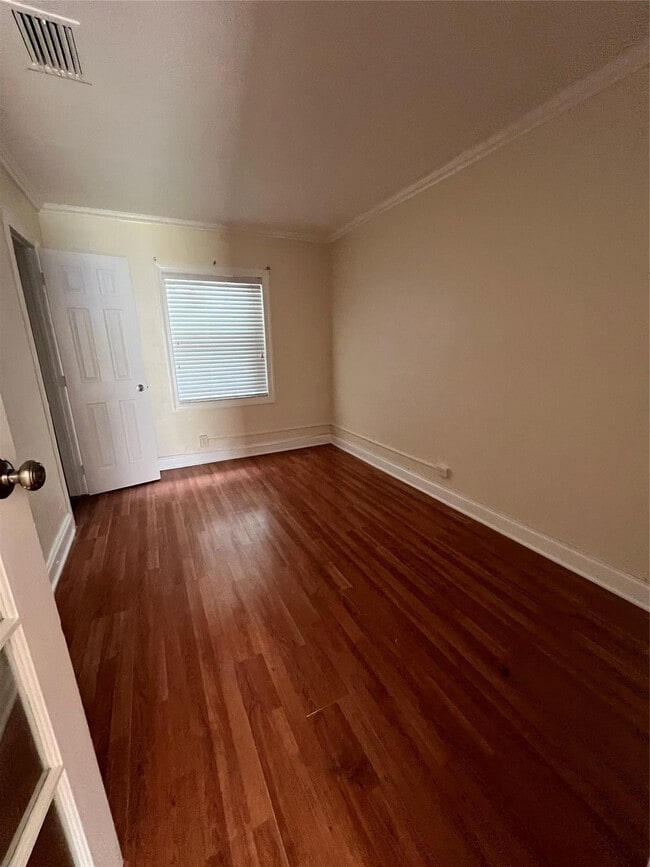 Building Photo - 1325 NE 5th Terrace