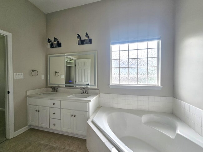 Building Photo - 309 Burgamy Way