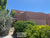 Building Photo - Spacious 3/3 in Sonoma