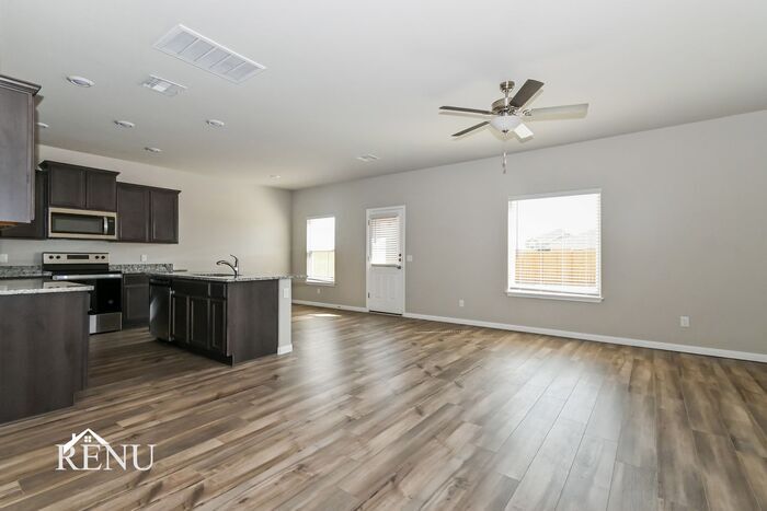 Building Photo - 1613 Maroon Dr