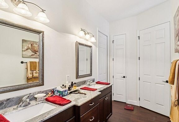 Building Photo - 121 Seminole Ln