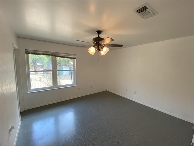Building Photo - 1122 Rhonda Lee St