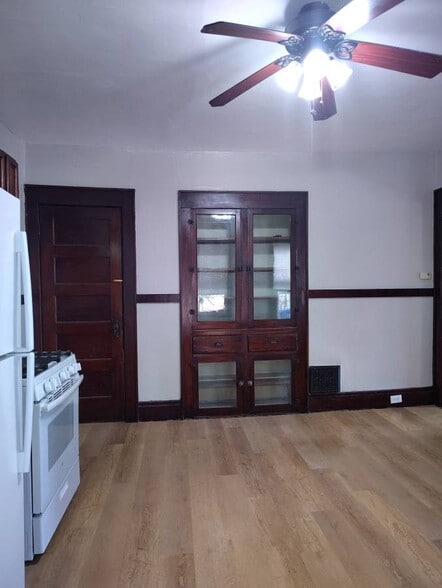 Building Photo - 208 Van Rensselaer St