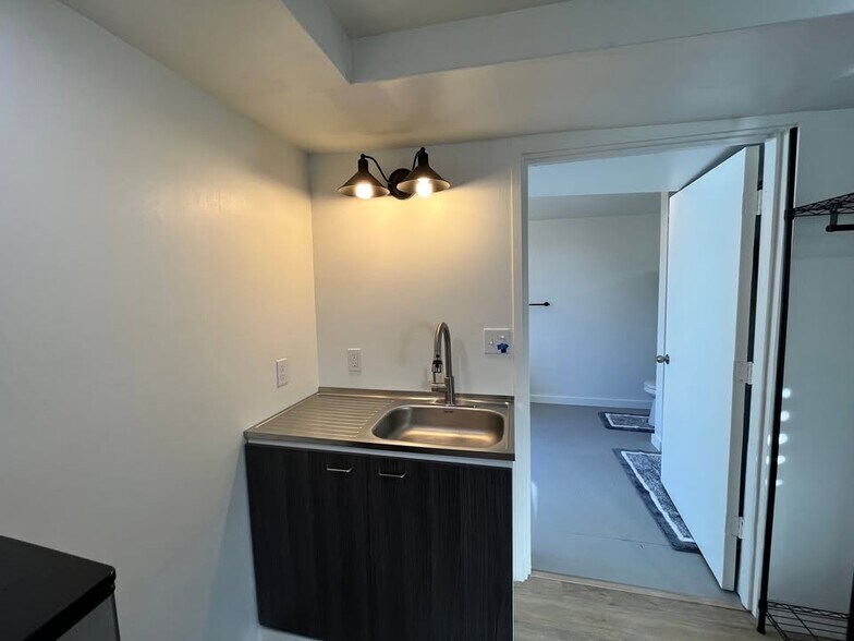 Building Photo - 1130 Keolu Dr