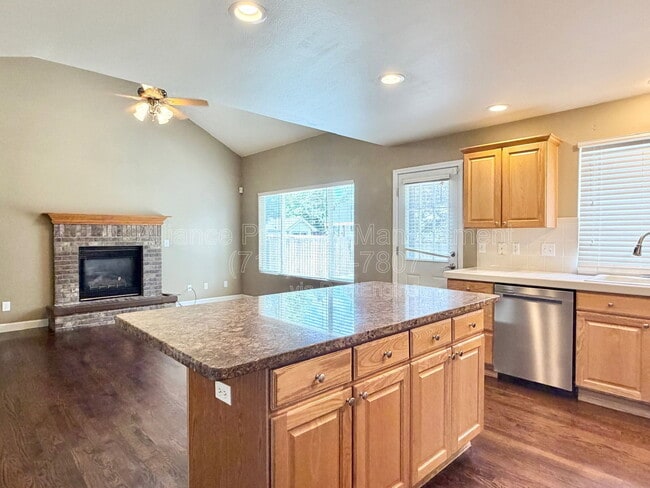Building Photo - 2825 Dristol Dr