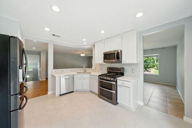 Building Photo - 13600 Breton Ridge St