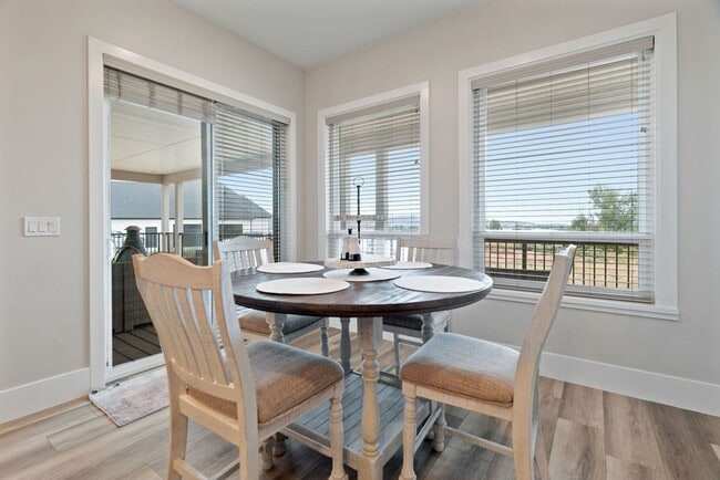 Building Photo - Elegant Residence on an Arce Lot