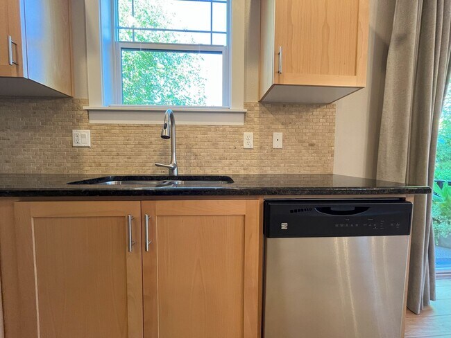 Building Photo - Modern 4-Bedroom End Unit with Community A...