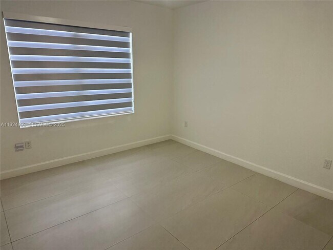 Building Photo - 27034 SW 132 Ct Rd