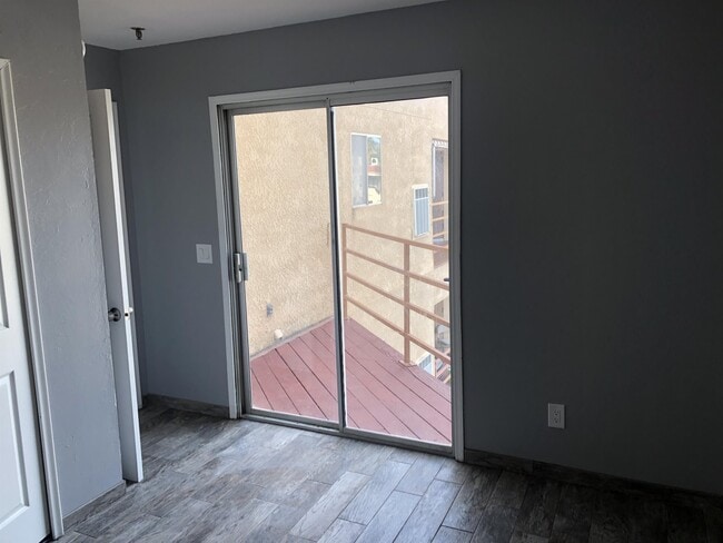 Building Photo - 2601 W Broadway Blvd