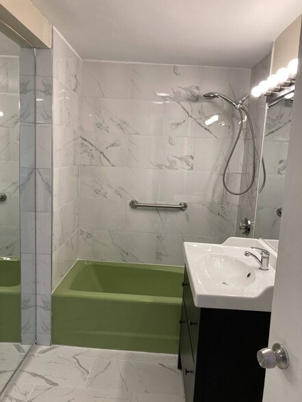 Bathroom - 10 Hammond Pond Pky