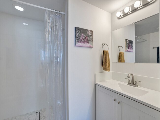 Building Photo - 1155 Brickell Bay Dr