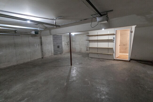 Building Photo - 3310 Belle Meade Dr