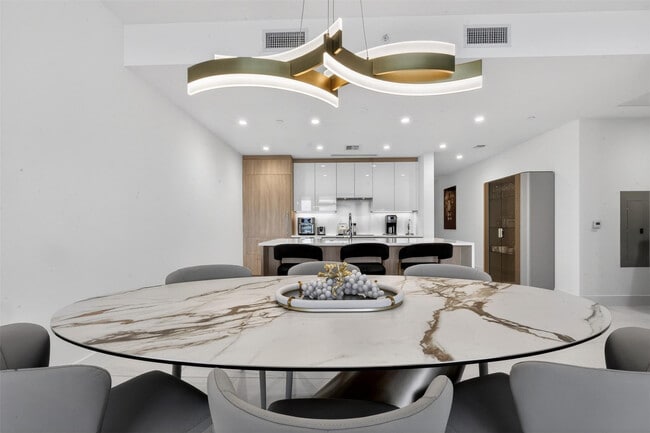 Building Photo - 153 N Seabreeze Blvd