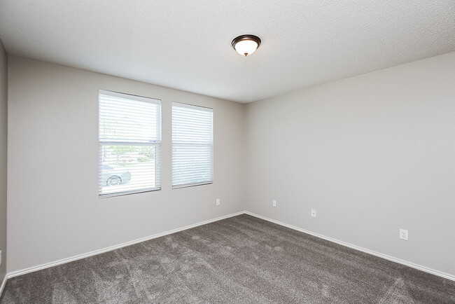 Building Photo - 2999 Fallbrook Dr